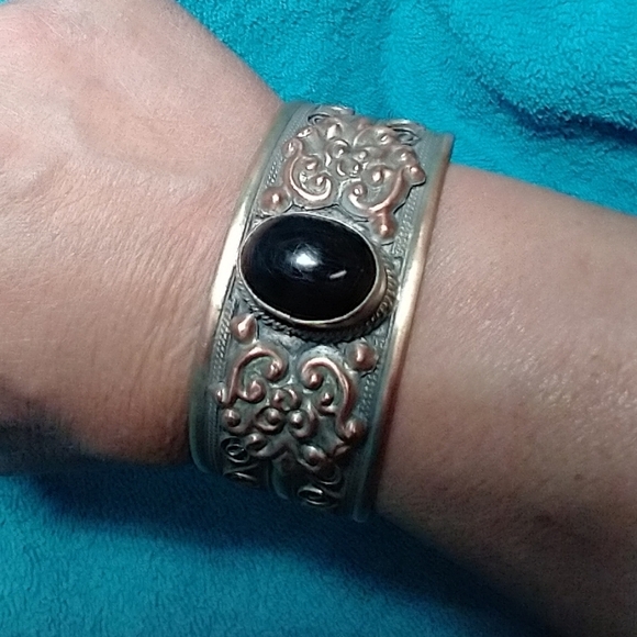 Elegant Silver Copper and Black Stone Cuff Bracelet - Picture 1 of 8